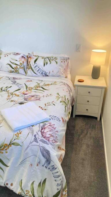 Cheerful 2 Bedroom Townhouse In Addington! クライストチャーチ エクステリア 写真