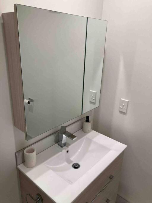 Cheerful 2 Bedroom Townhouse In Addington! クライストチャーチ エクステリア 写真