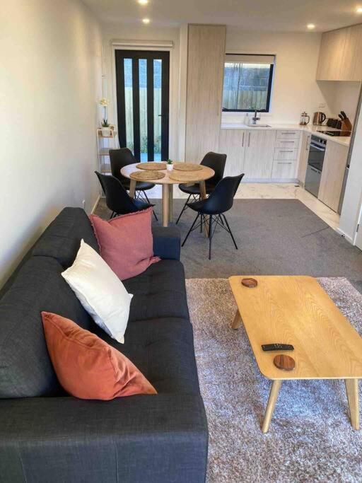 Cheerful 2 Bedroom Townhouse In Addington! クライストチャーチ エクステリア 写真